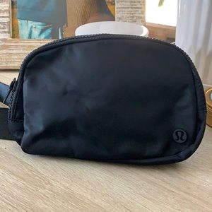 Lululemon everywhere belt bag!